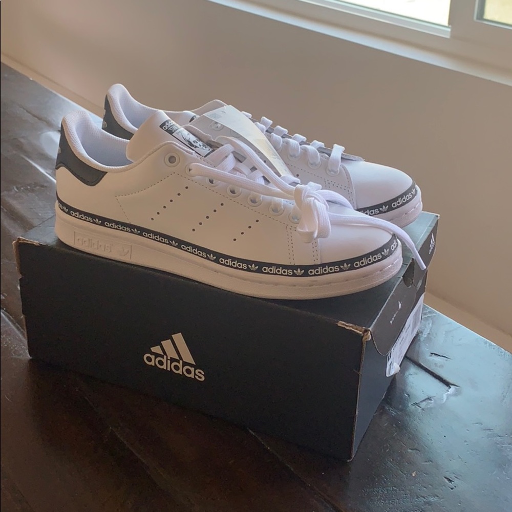 Adidas Stan smiths with black detail, size 7.5